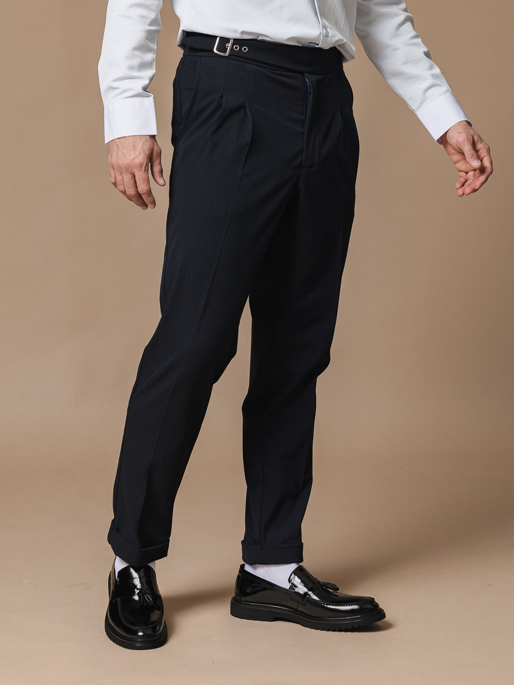 Черни лачени мокасини