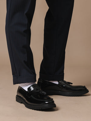 Черни лачени мокасини