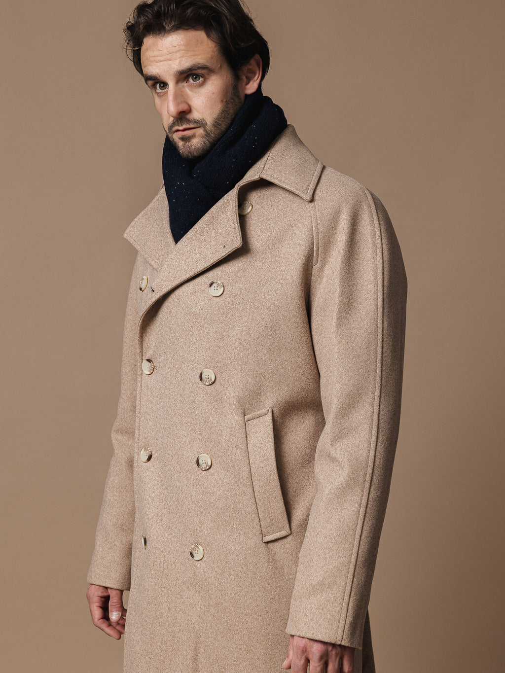 Бежово двуредно палто