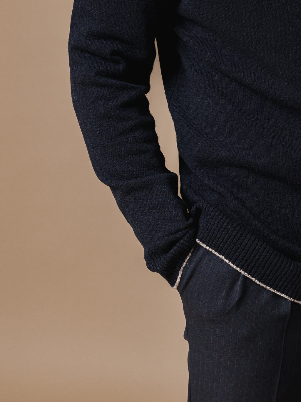 Тъмносиня вълнена жилетка