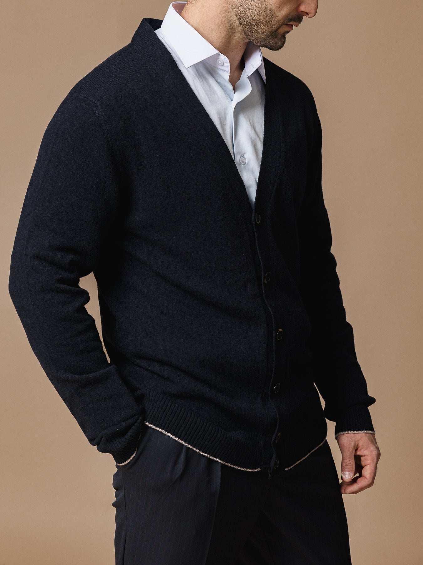 Тъмносиня вълнена жилетка