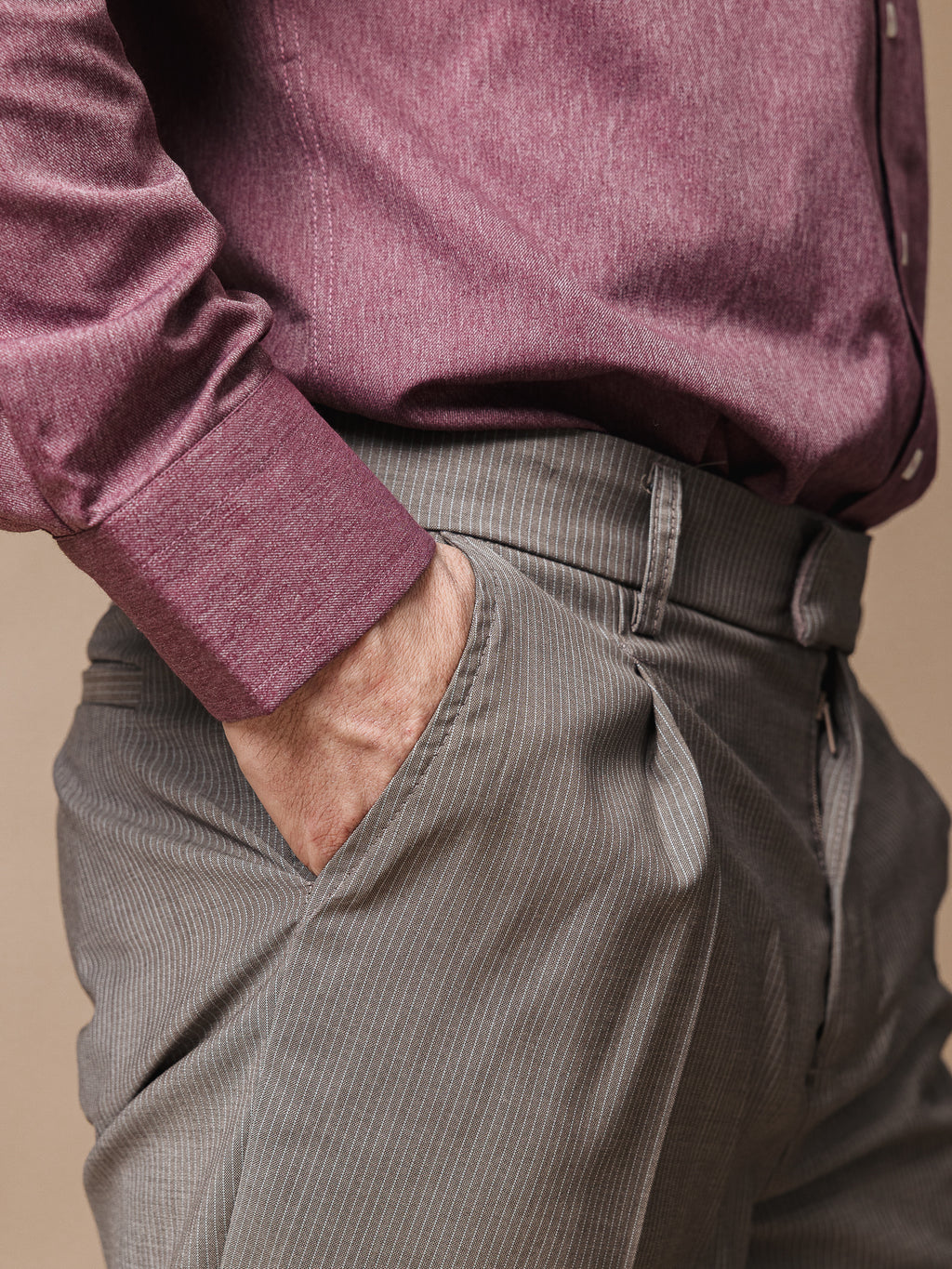 Бежов раиран панталон