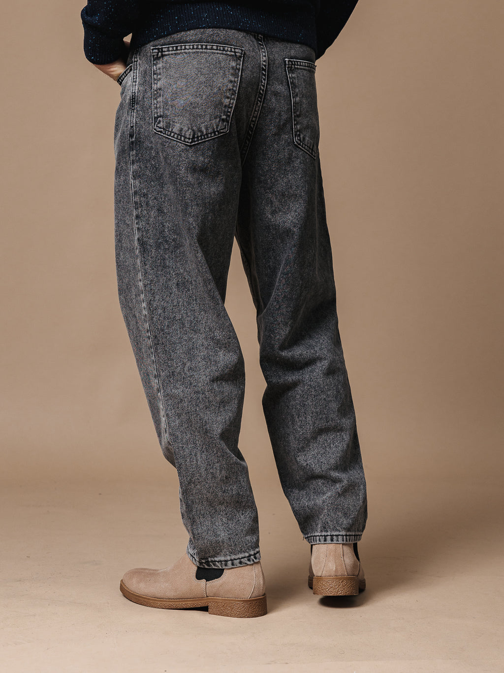 Тъмносиви дънки с басти