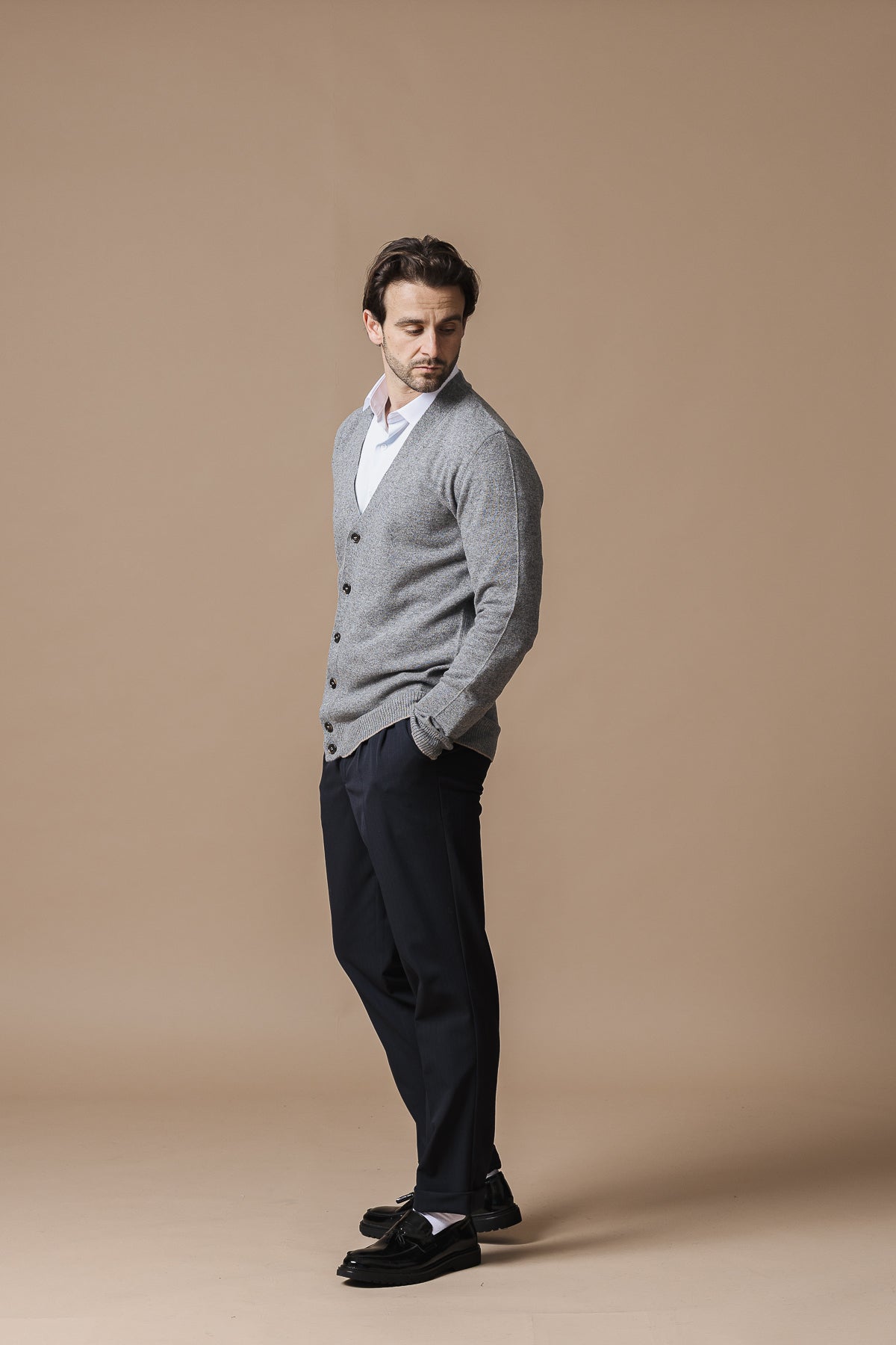 Сива вълнена жилетка