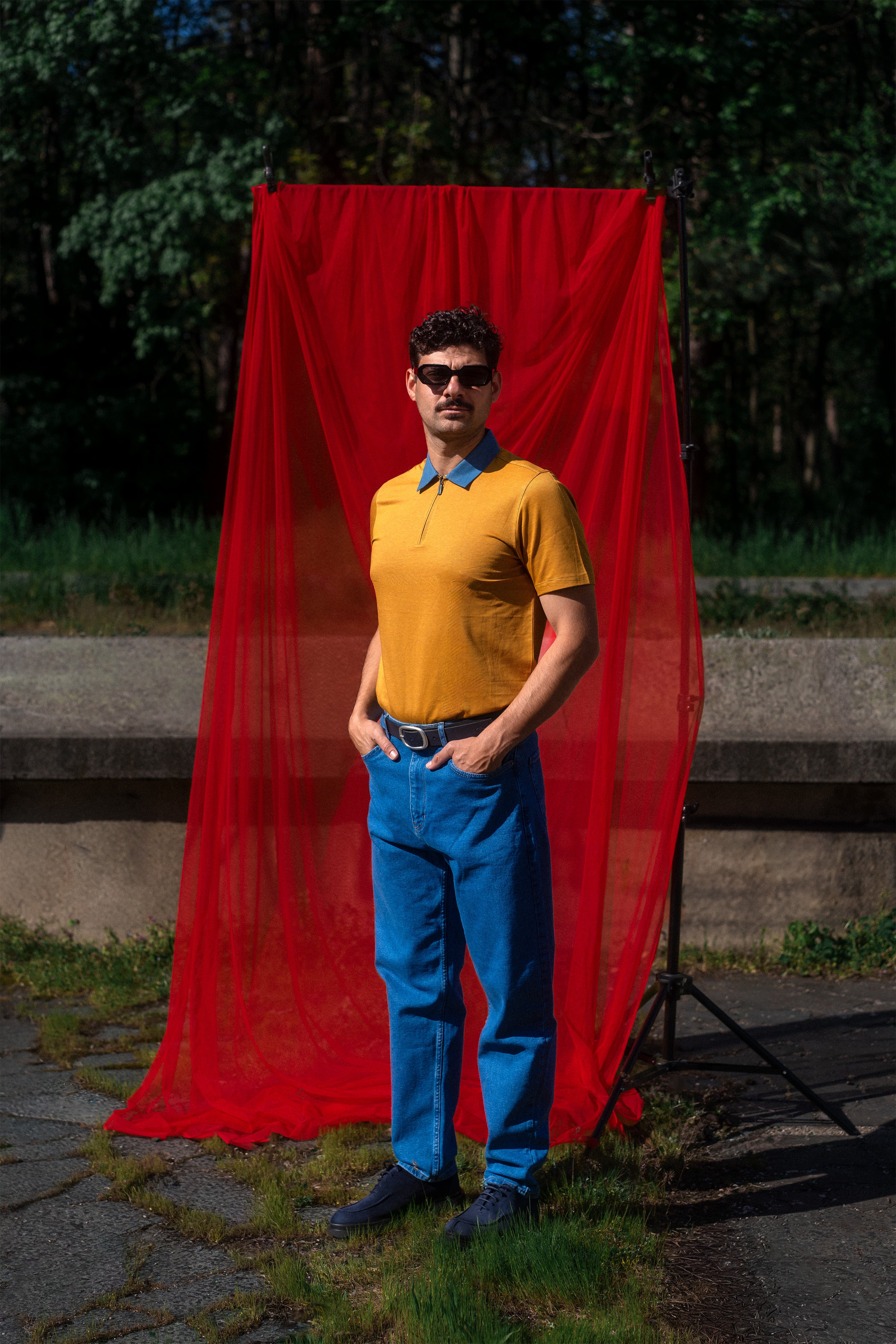 Жълта поло тениска
